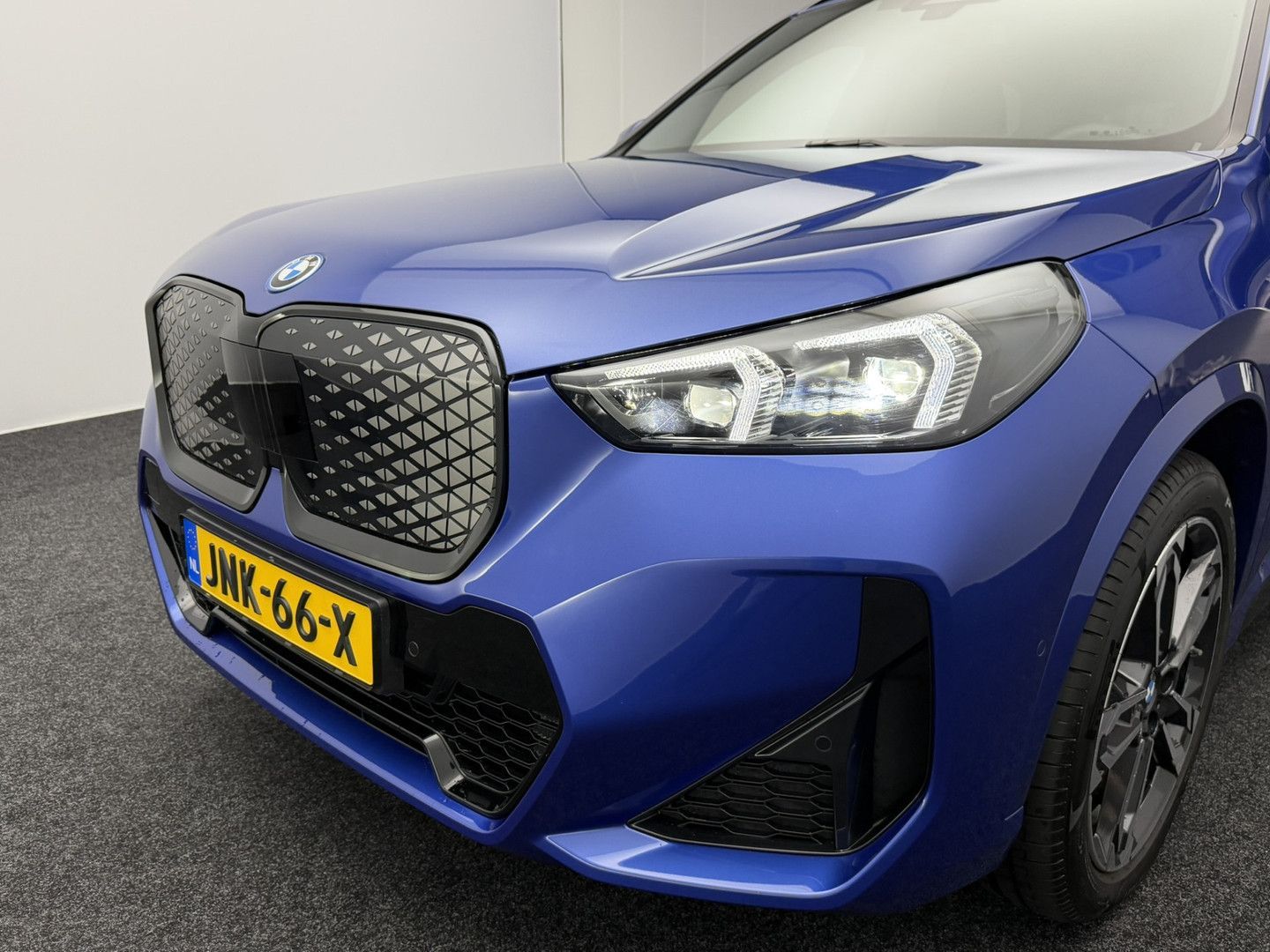 BMW iX1 eDrive20 67 kWh M-Sport ProShadow Line SOH 9 imagem 3