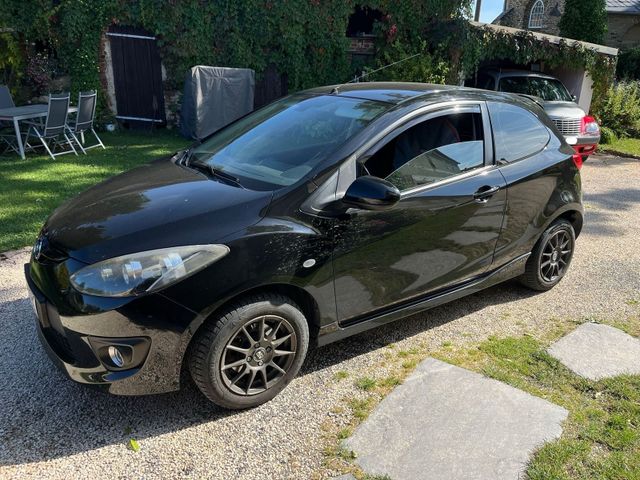 Mazda 2 - TÜV & Winterreifen neu!