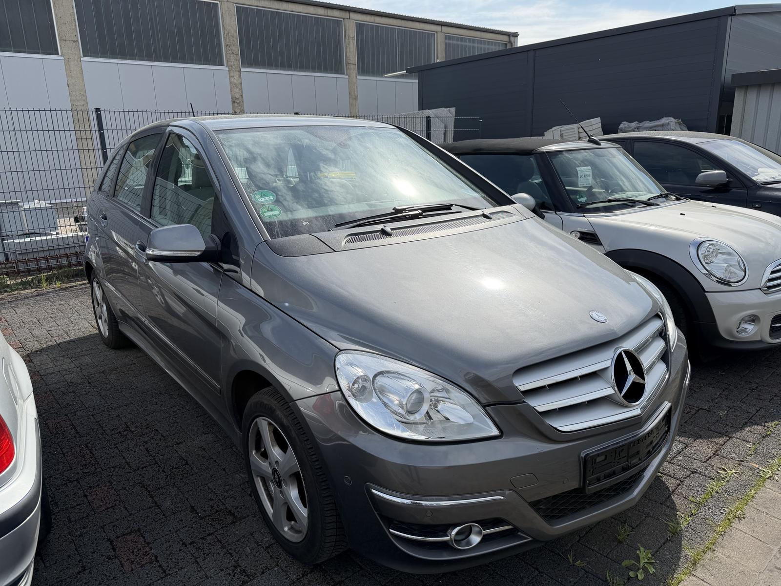 Mercedes-Benz B 200 Klima Navi SHZ PDC AHK