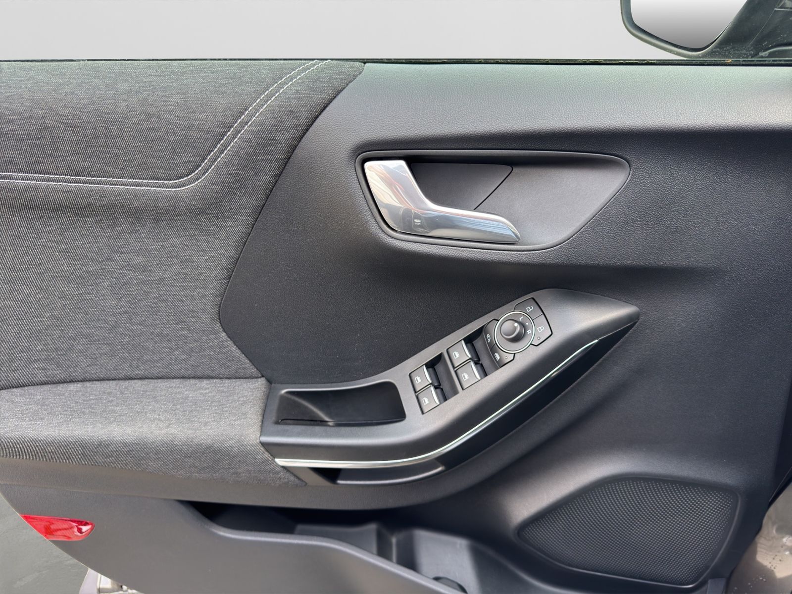 Puma 1.0 EcoBoost Titanium *LED*NAVI*GJR*