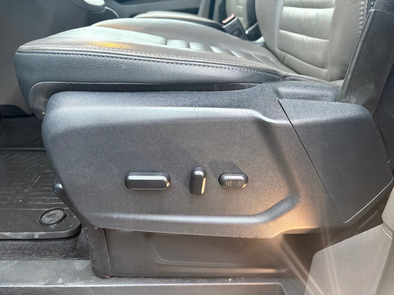 Fahrzeugabbildung Ford Tourneo Custom Aut. 320 L2 Tourneo Titanium Lede