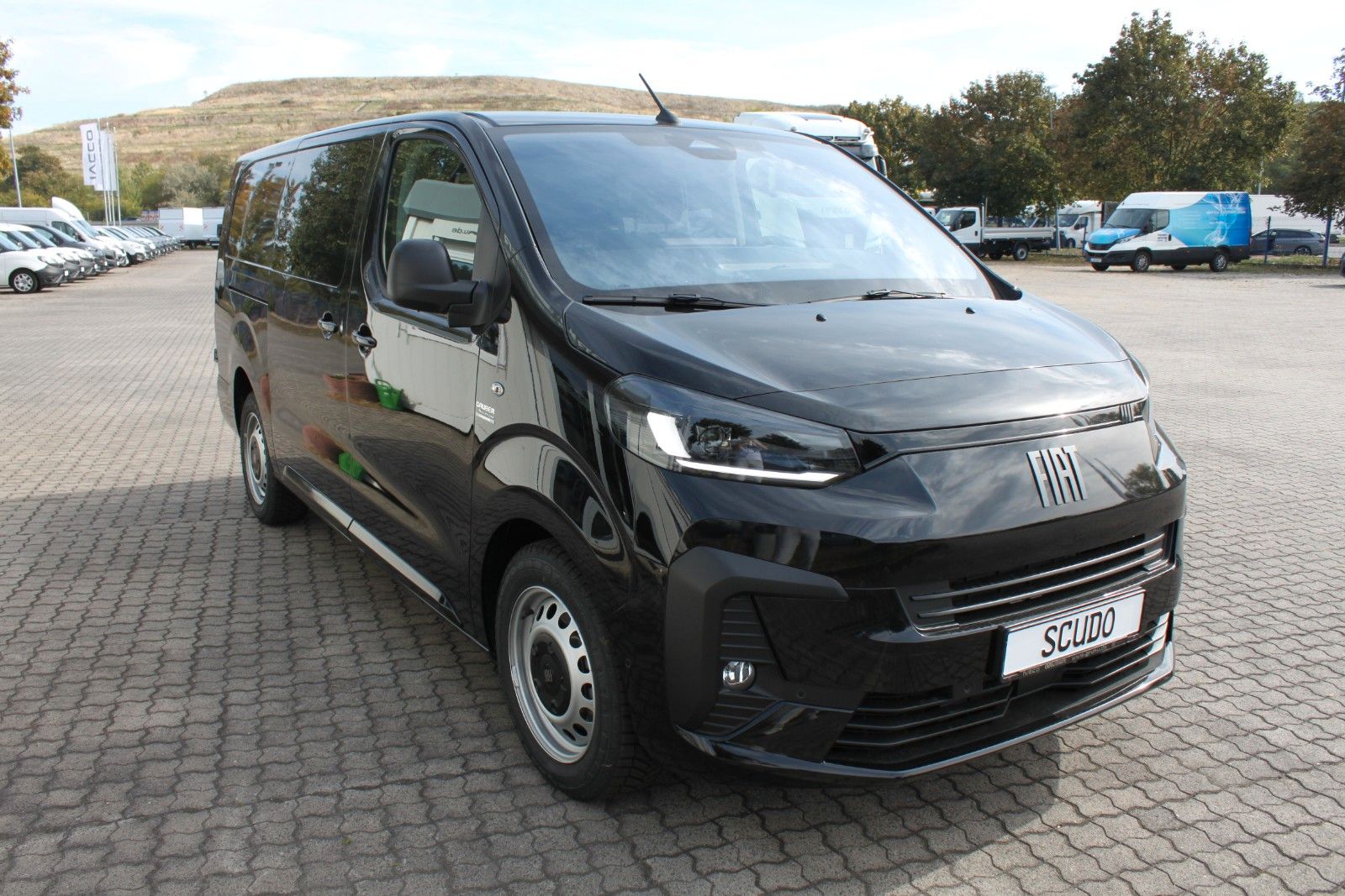 Fahrzeugabbildung Fiat Scudo XL Multicab Webasto/Full-LED 6-Sitzer