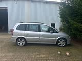 Opel zafira - Opel Zafira aus 2004 mit Diesel-Antrieb