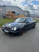 Mercedes-Benz W210 E430 Avantgarde  - Mercedes-Benz E 430 mit Benzin-Antrieb