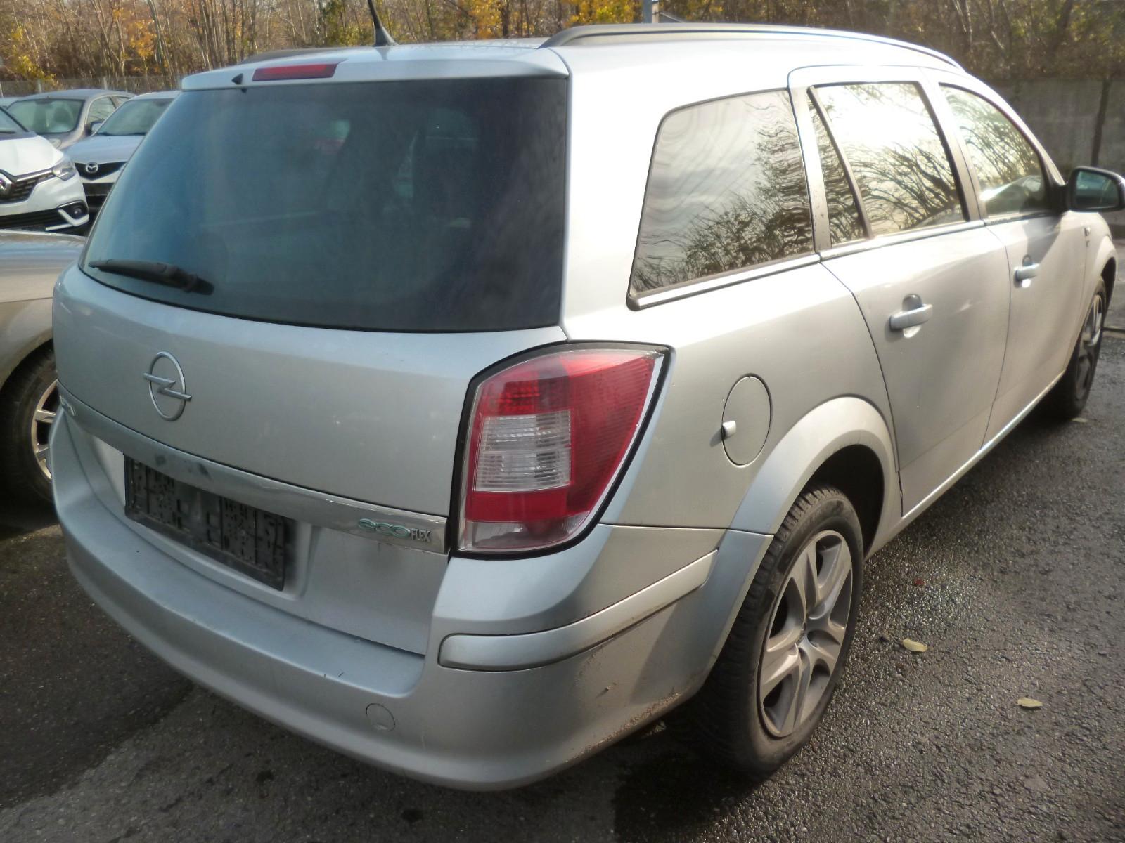 Opel Astra 2010 — photo 5