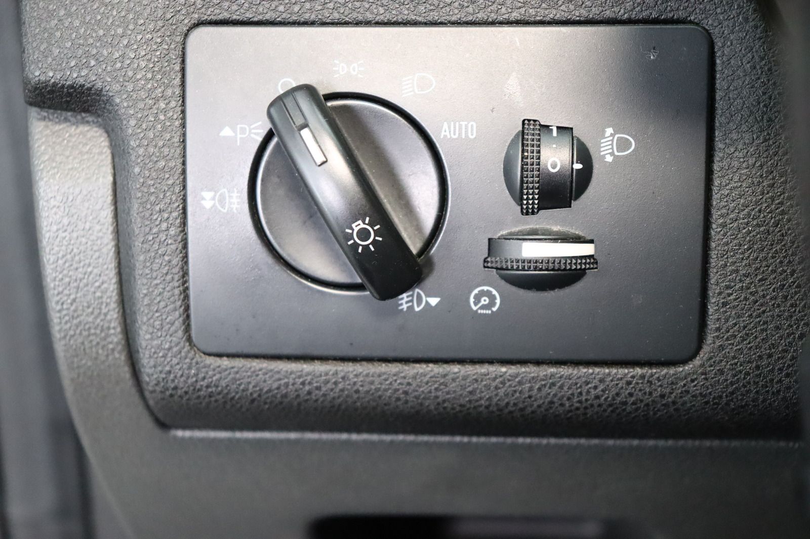 Fahrzeugabbildung Ford Focus 1.6 Ambiente HU/AU 05.26