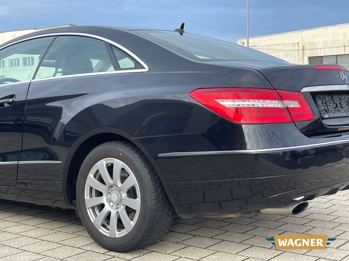 Fahrzeugabbildung Mercedes-Benz E 250 Coupe CGI BlueEfficiency Automatik