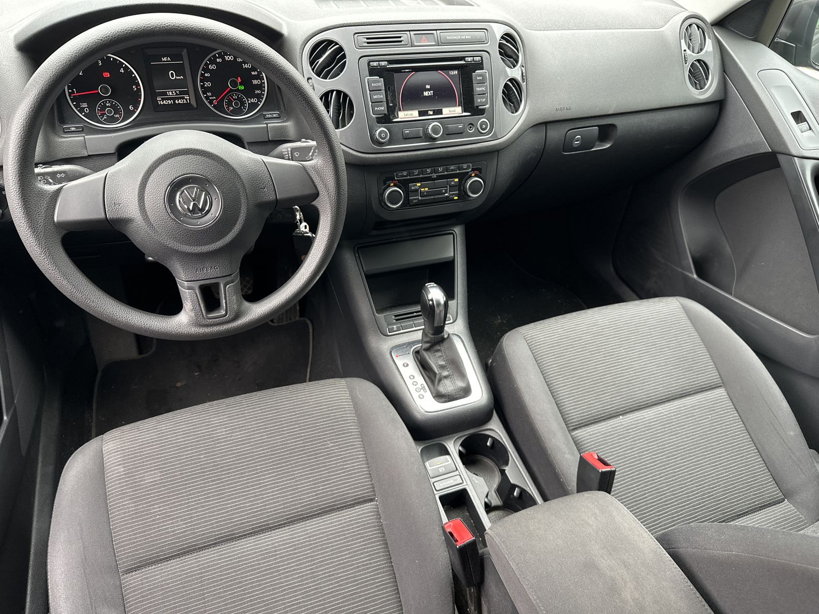 Fahrzeugabbildung Volkswagen Tiguan 2.0 TDI DSG Track&Field 4M NAV+XEN+AHK+KA