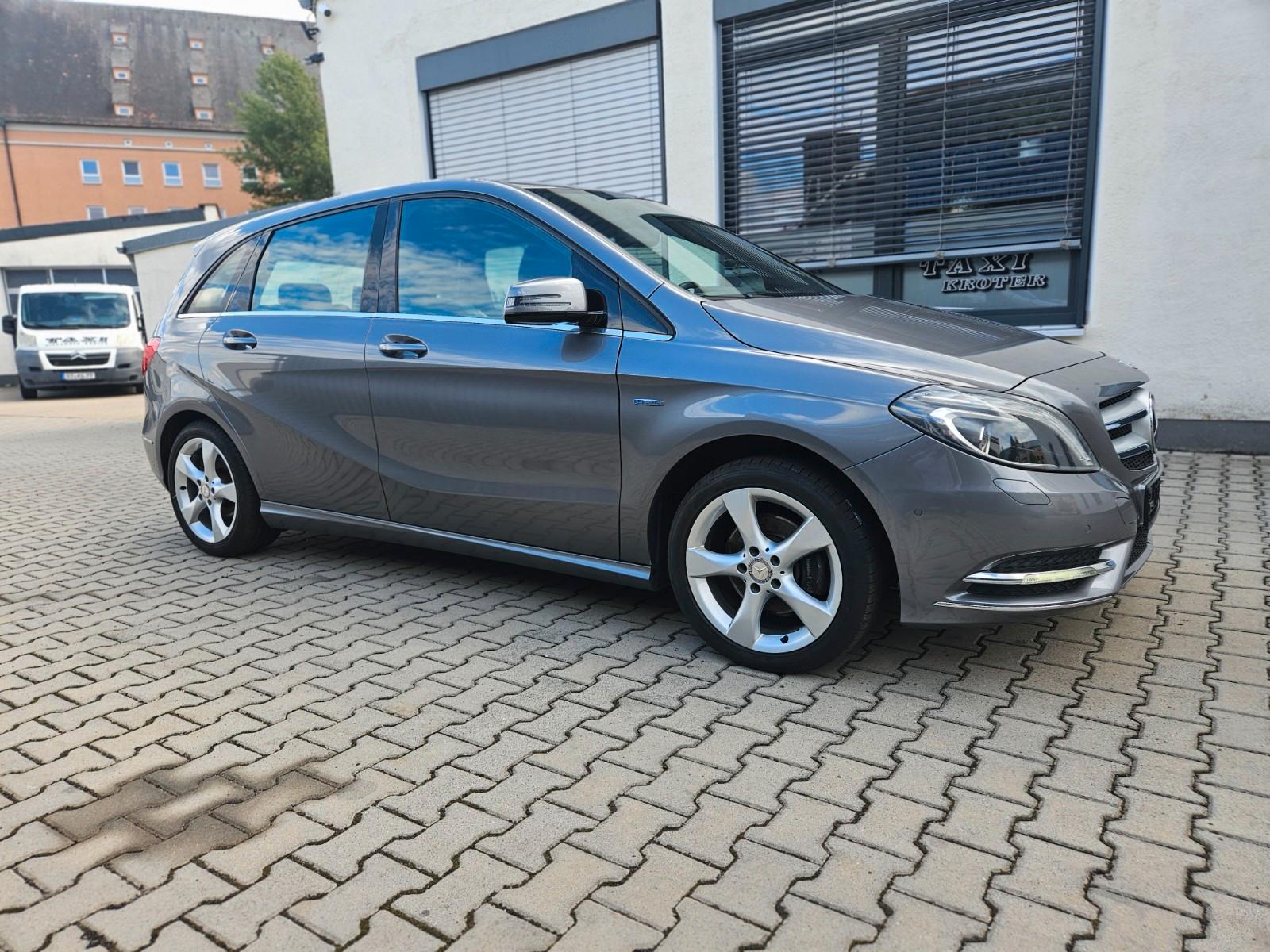Mercedes-Benz B 180  Kamera+Navi+Sitzheiz+8Fach.