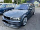 BMW E46 330i Touring - BMW 330 mit Benzin-Antrieb: Kombi, 330i E46