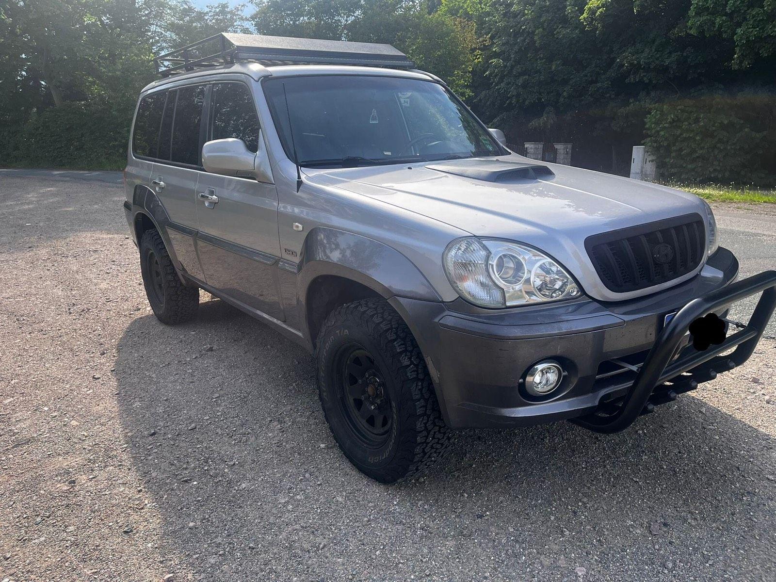 Hyundai Terracan 2004 — rear view