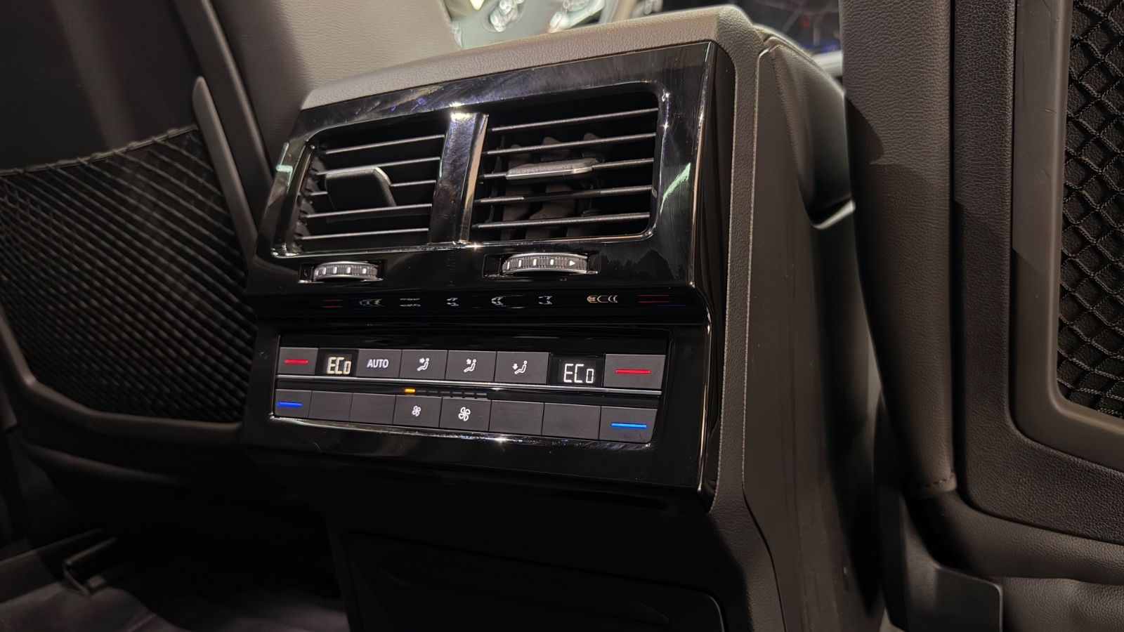 VW Touareg Touareg V8 R-Line 4Motion|StHz|AHK|LUFT|PANO Vorschau 37