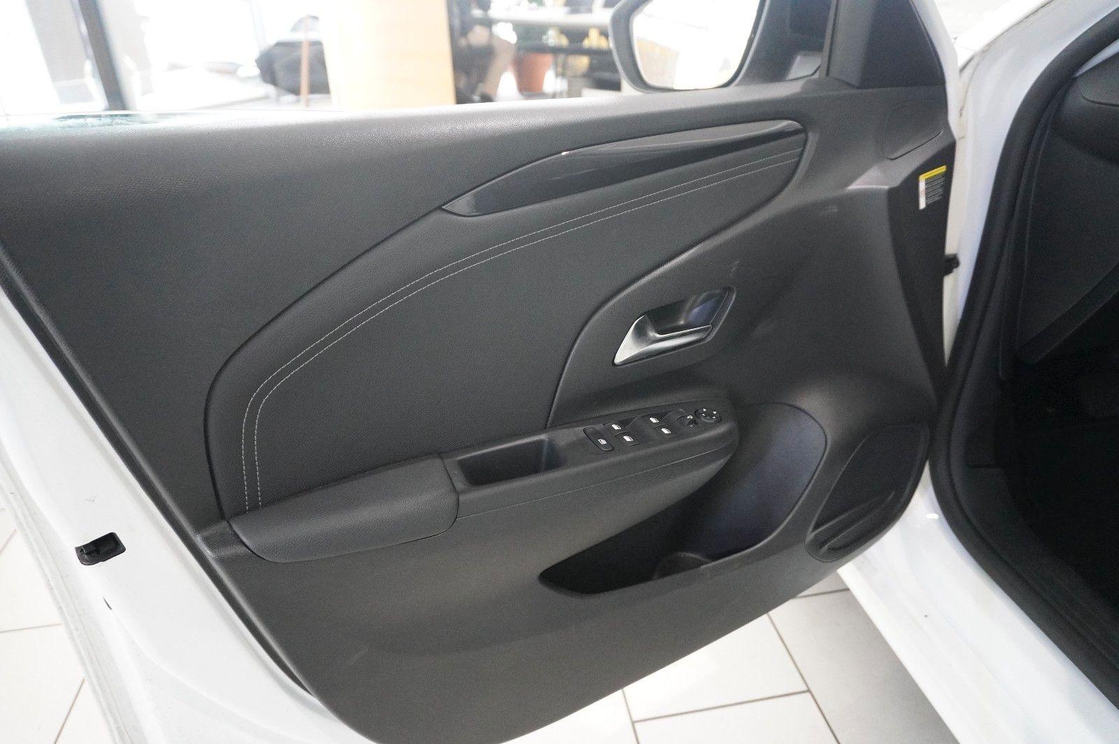 Fahrzeugabbildung Opel Corsa F 1.2T ELEGANCE NAVI/LED/KAMERA/SPORT/DAB+