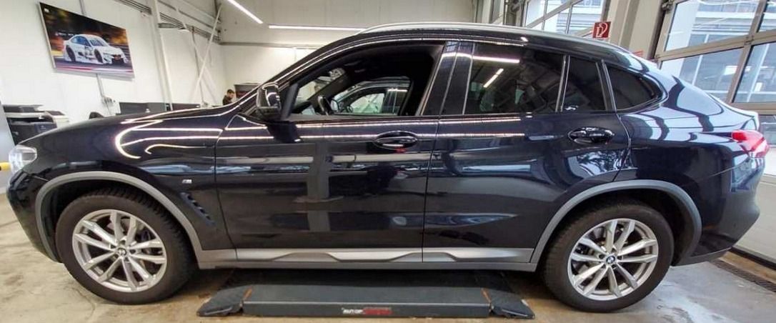 Fahrzeugabbildung BMW X4 xDrive 20 d M Sport X HUD ANHZV STHZG PANO