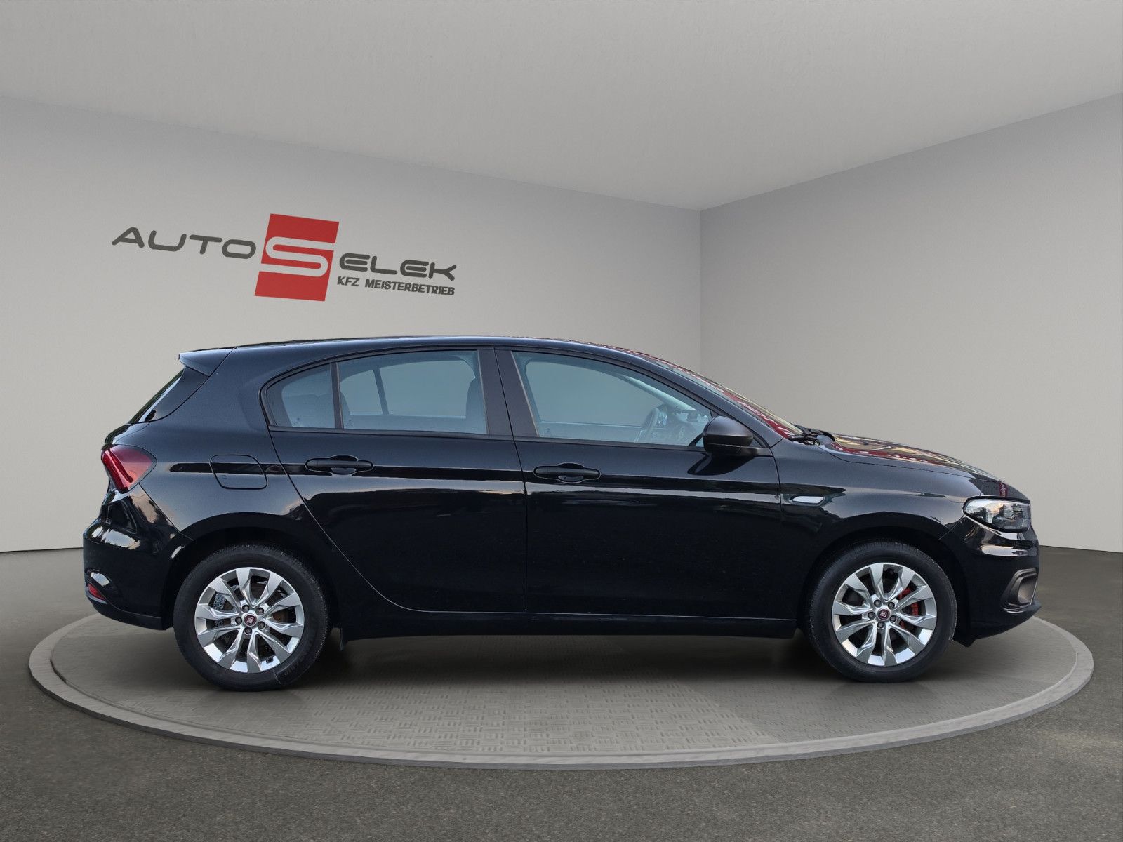 Fahrzeugabbildung Fiat Tipo Street NAVI SHZ PDC