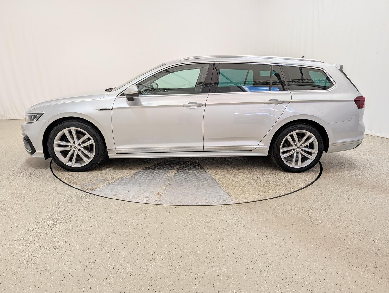 Volkswagen Passat 1.5 TSI DSG R-line ACC LED Pano L, миниатюра 3