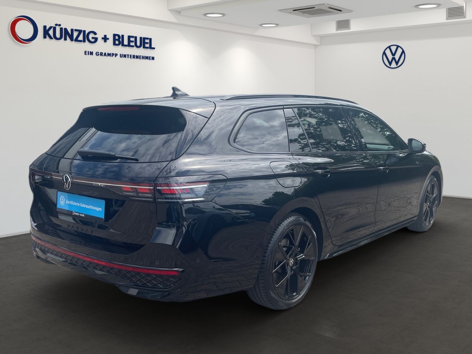 Volkswagen Passat Variant R-Line 2.0TSI DSG 4Motion AHK LE foto 4