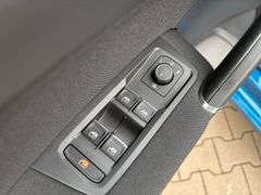 Fahrzeugabbildung Volkswagen Touran Comf. DSG Navi Sitzh Pano AHK Kamera