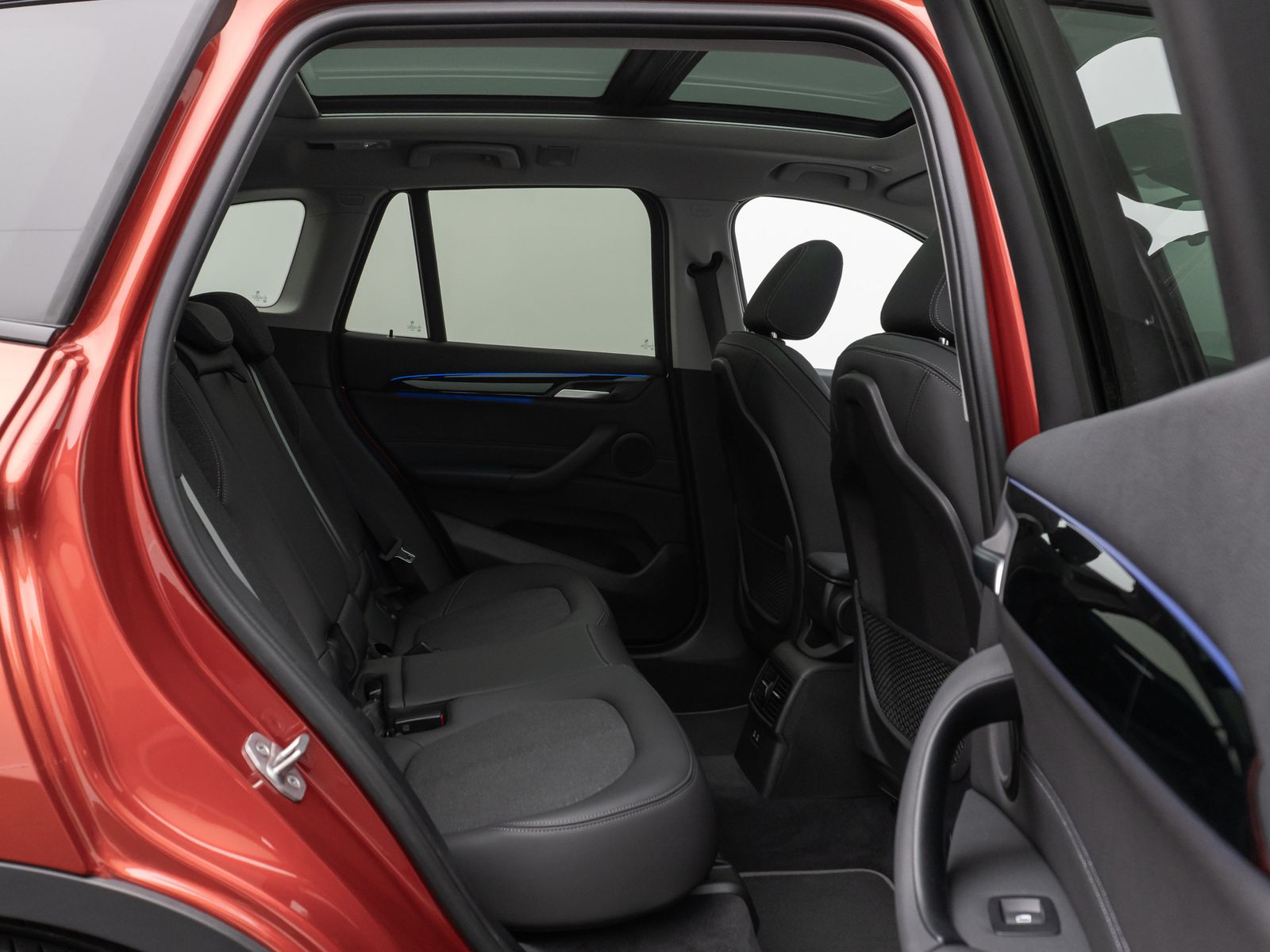 Fahrzeugabbildung BMW X1 xD20d Sport Line Panorama Kamera HUD DAB AHK