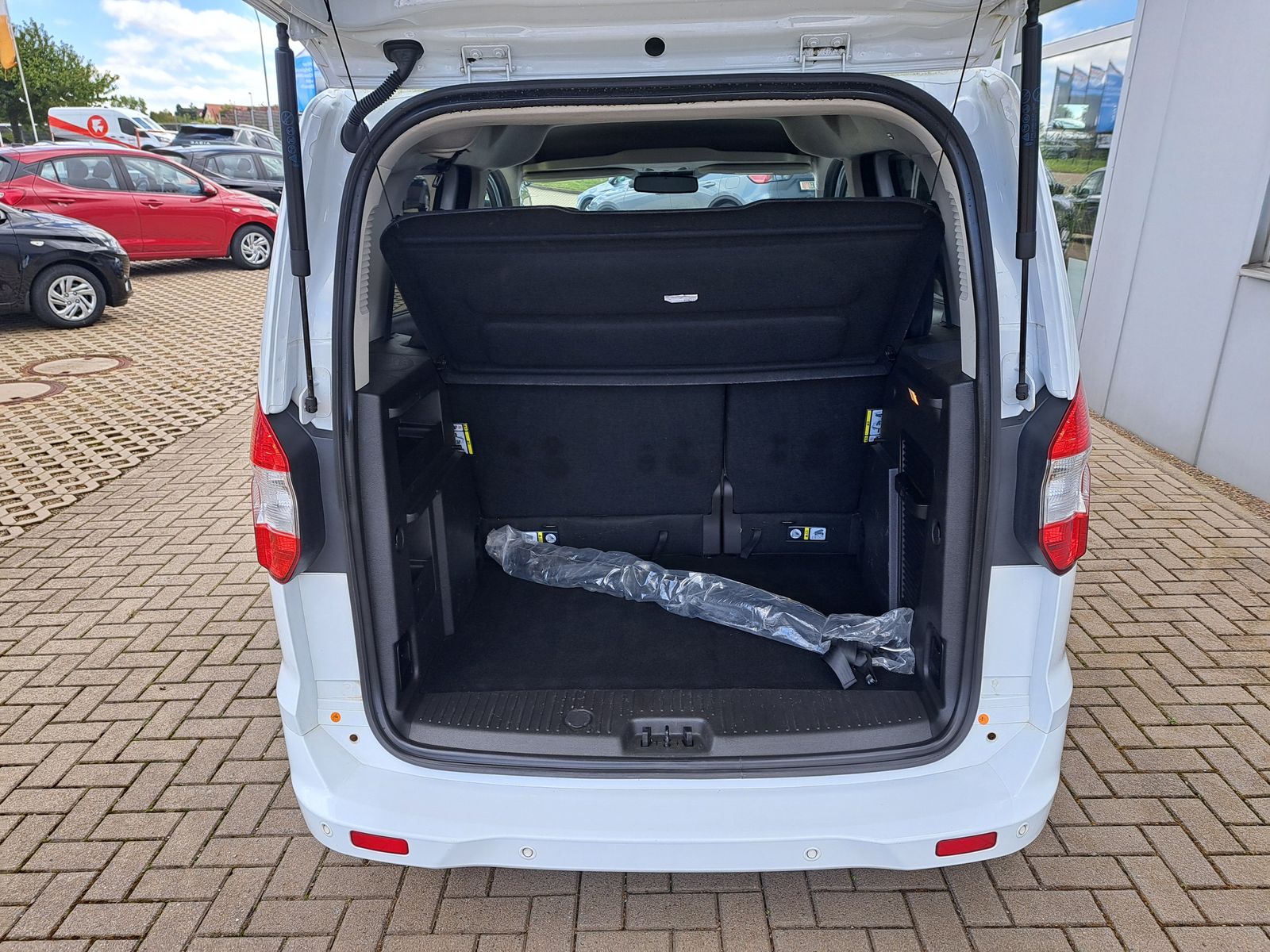 Fahrzeugabbildung Ford Tourneo Courier Trend 1.5 TDCI NAVI WINTERPAKET