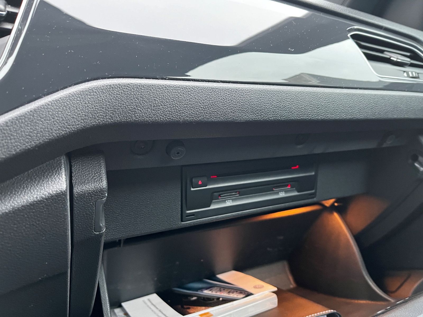 Fahrzeugabbildung Volkswagen T-Roc R-Line SHZ PDC NAV 19"