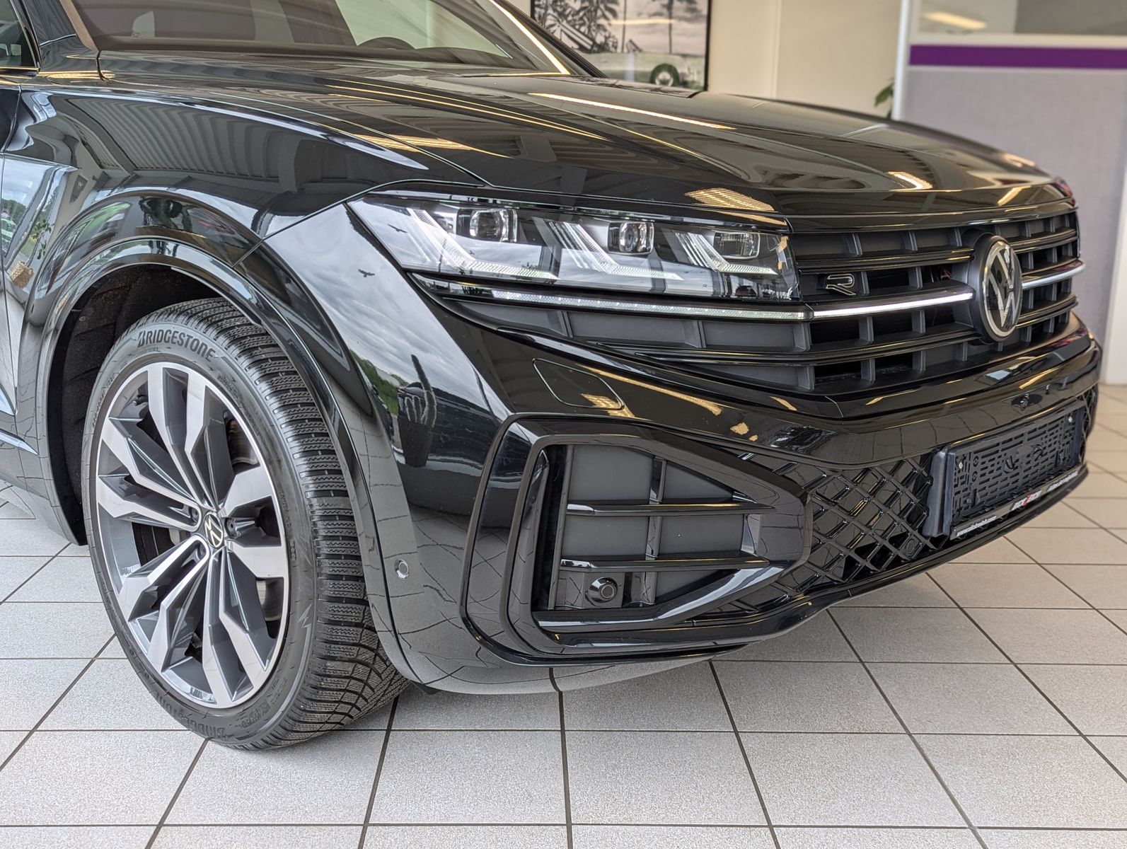 VW Touareg 3.0 TDI 4M R-Line Komfort-Paket UPE 111T - Image 9