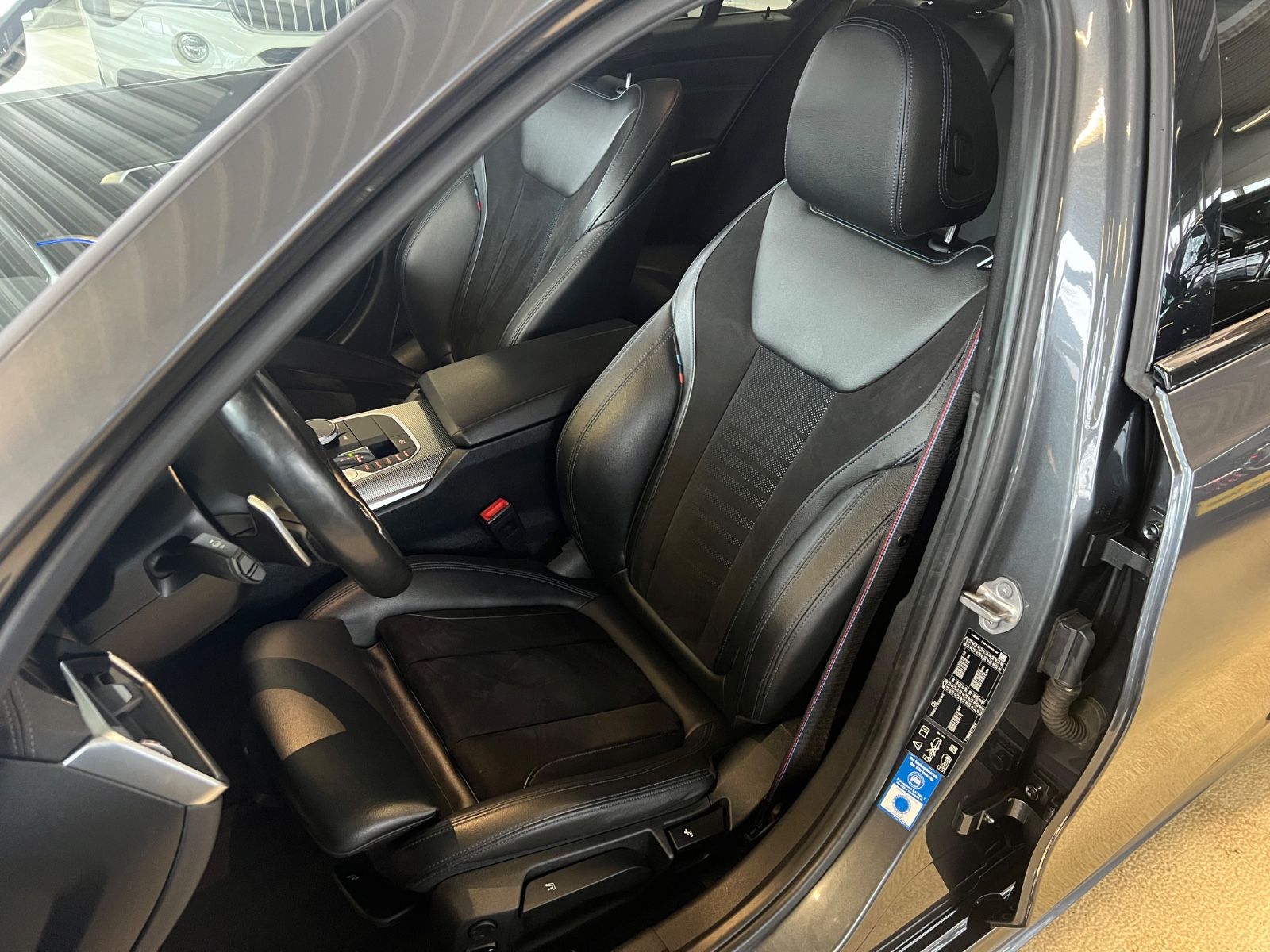 Fahrzeugabbildung BMW M340i Lim. xDrive * 1.HAND *SCHECKHEFT-BMW*360*