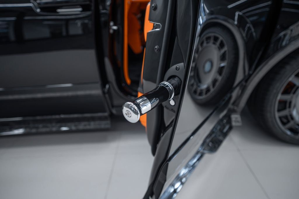 Cullinan BLACK BADGE 2026 MANSORY BLACK/ORANGE - Bild 26