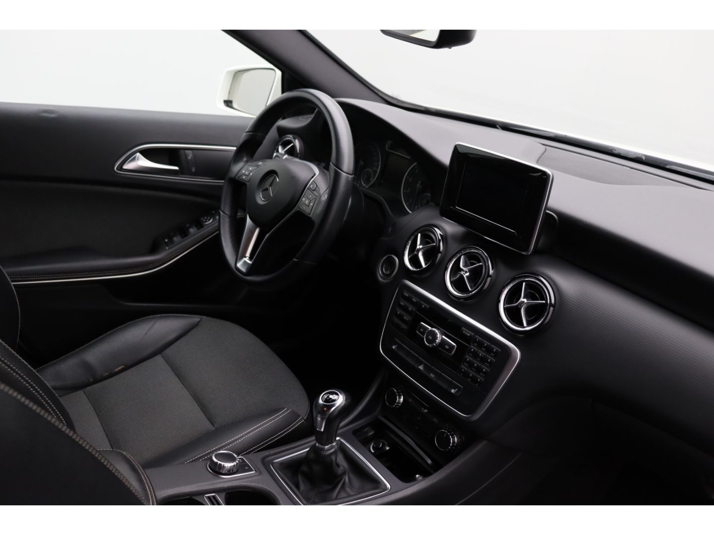 Fahrzeugabbildung Mercedes-Benz A 180 BlueEfficiency Kamera SHZ Teilleder