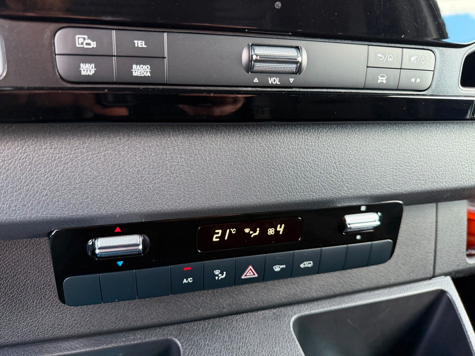 Fahrzeugabbildung Mercedes-Benz Sprinter 317 CDI 9G 3665 LED SHZ Klima Schwing
