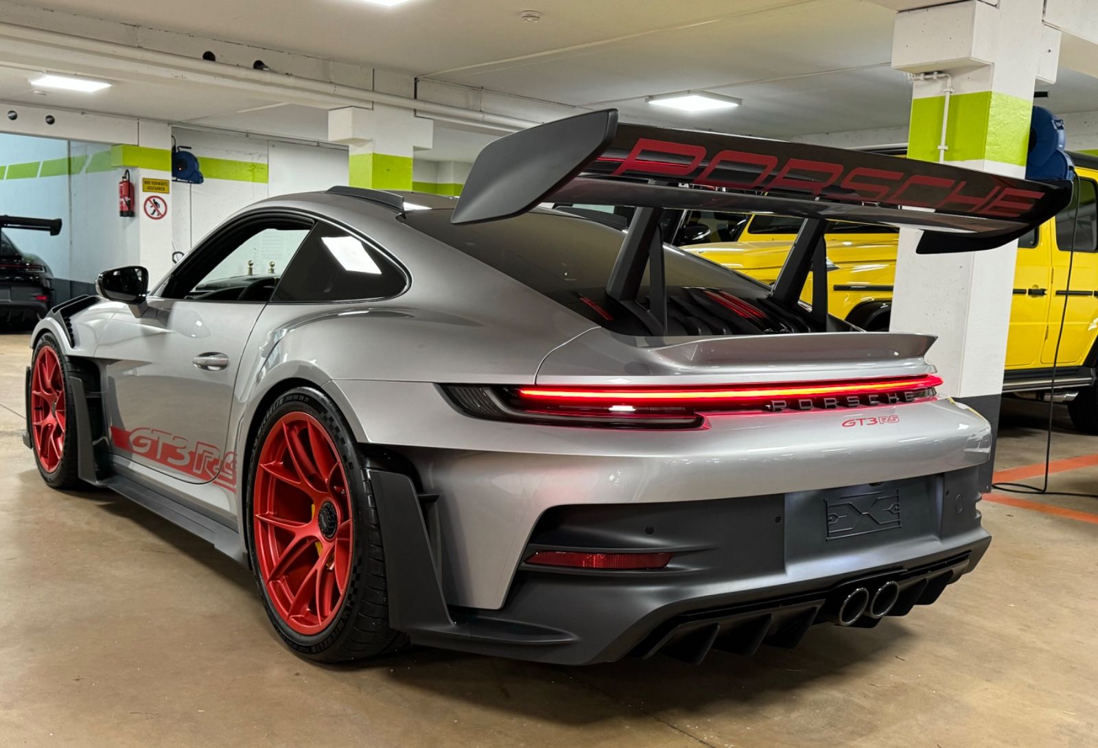 Fahrzeugabbildung Porsche 992 GT3 RS WEISSACH CARBON-KÄFIG CERAMIC 24 FULL