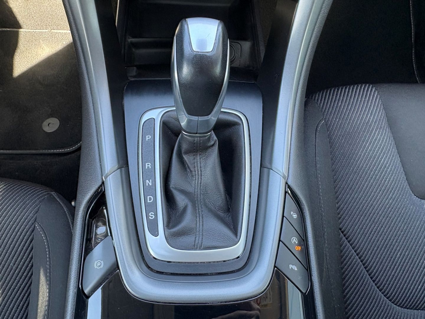 Fahrzeugabbildung Ford Mondeo Titanium elek Heckkl Memory totWinkAss