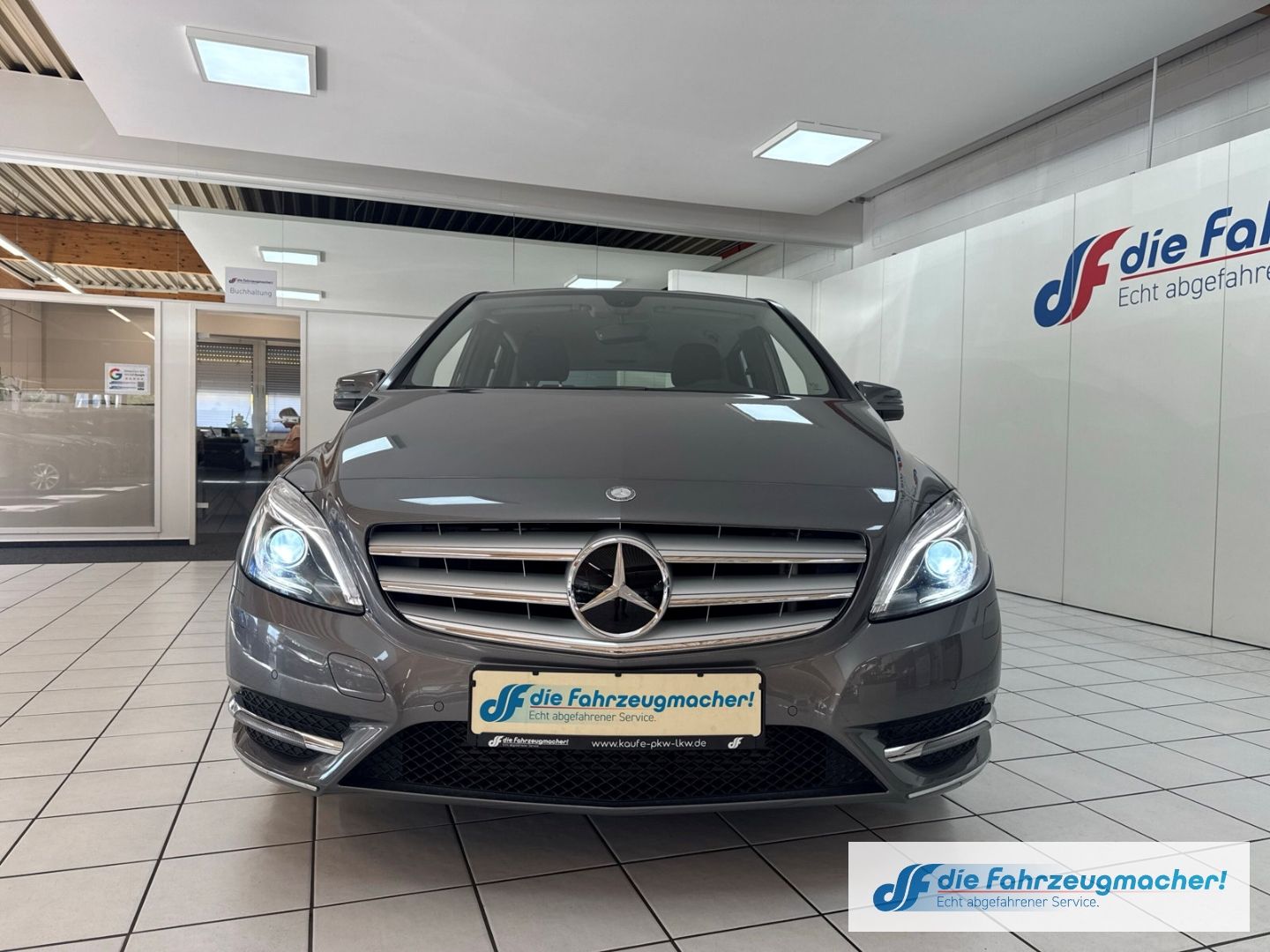 Fahrzeugabbildung Mercedes-Benz B 180 Bi-Xenon SHZ Parklenkass. Rückfahrkam. Not