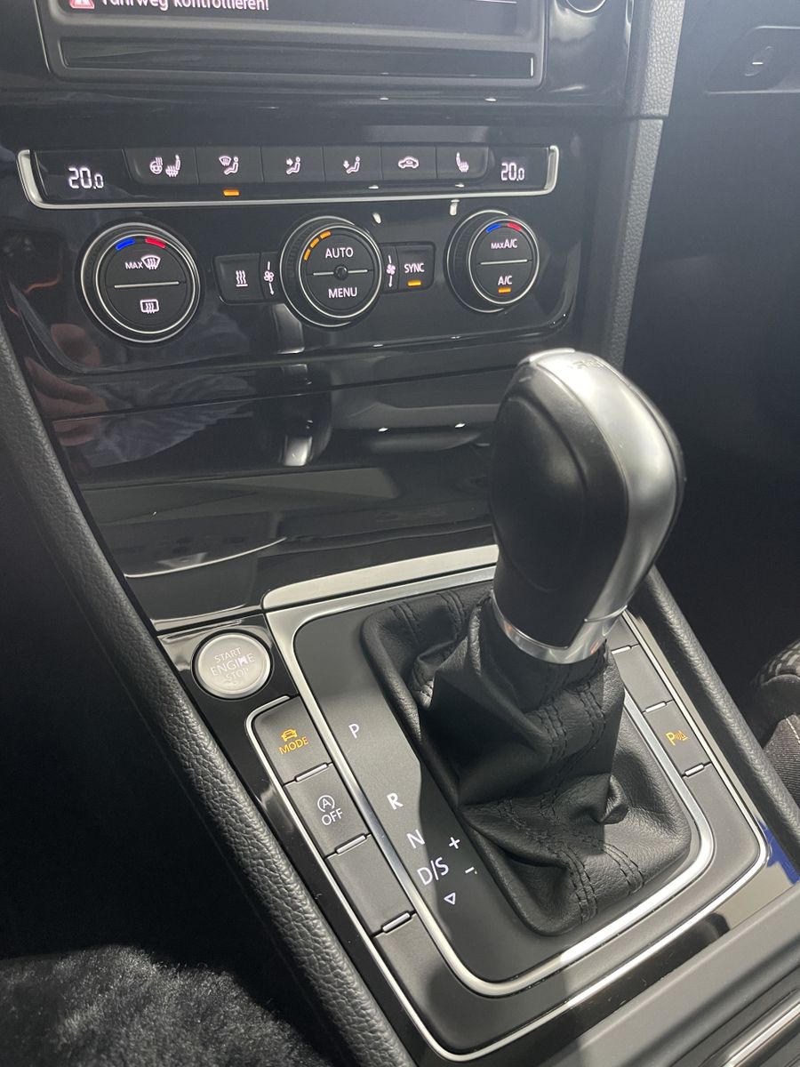 Fahrzeugabbildung Volkswagen Golf R-Line 2.0 TDI*SoftClose*LED*Cam*AHK*DVD*