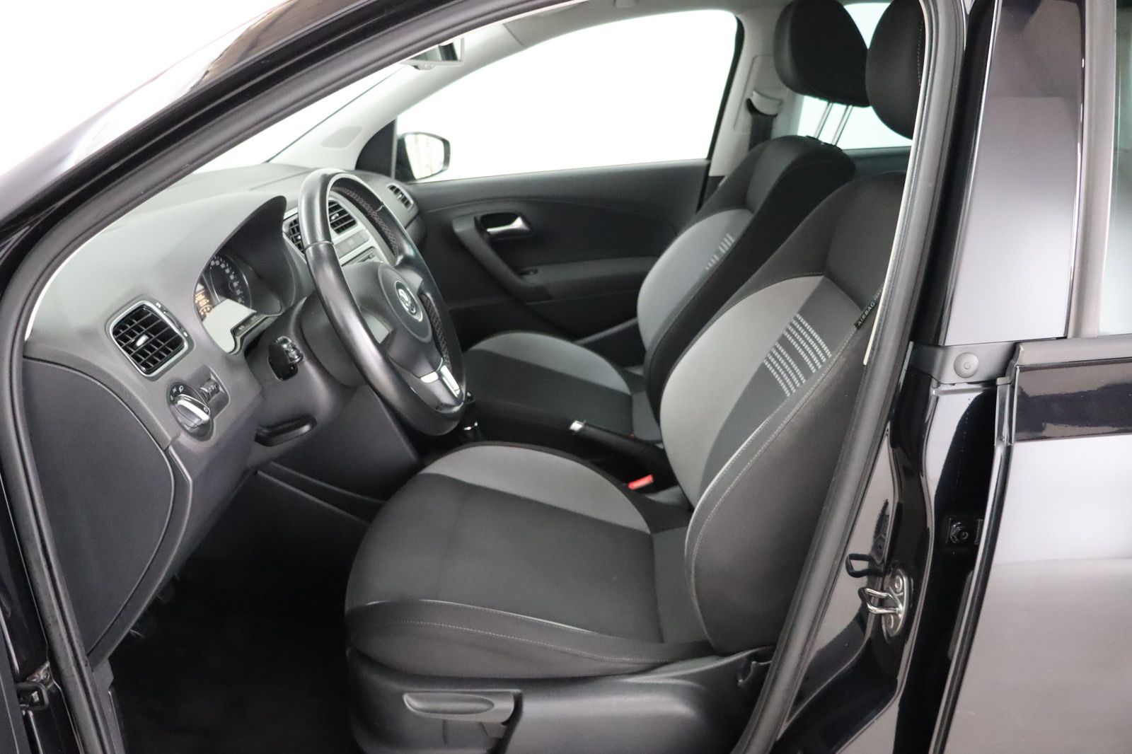 Fahrzeugabbildung Volkswagen Polo 1.2 Life Klimaaut. * SHZ * Alu * LED