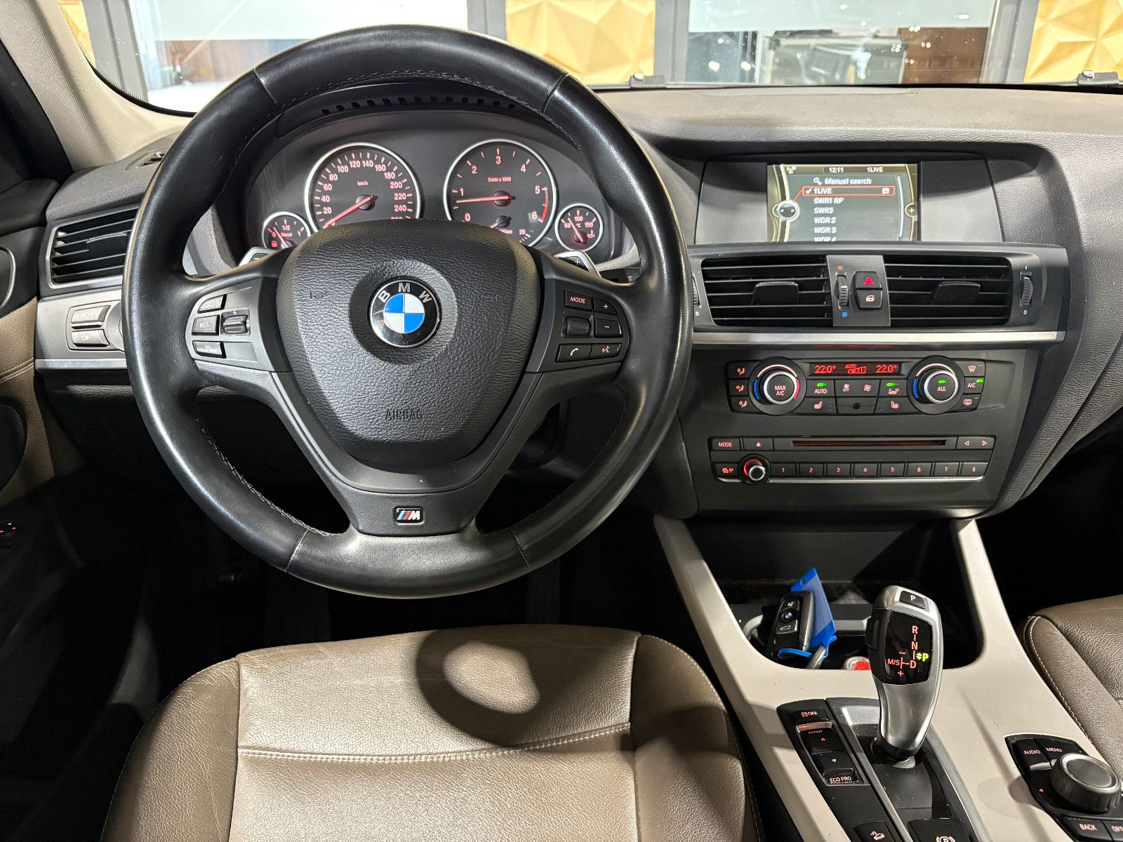Fahrzeugabbildung BMW X3 xDrive 30 d/TEMPOMAT/SHZ/PDC/KLIMA/VOLLEDER