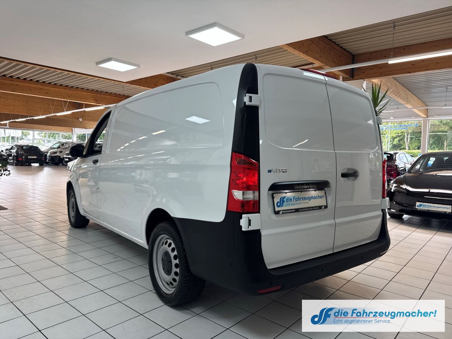 Fahrzeugabbildung Mercedes-Benz Vito Kasten e111 lang  LONG RANGE 60 DAB SHZ Rüc