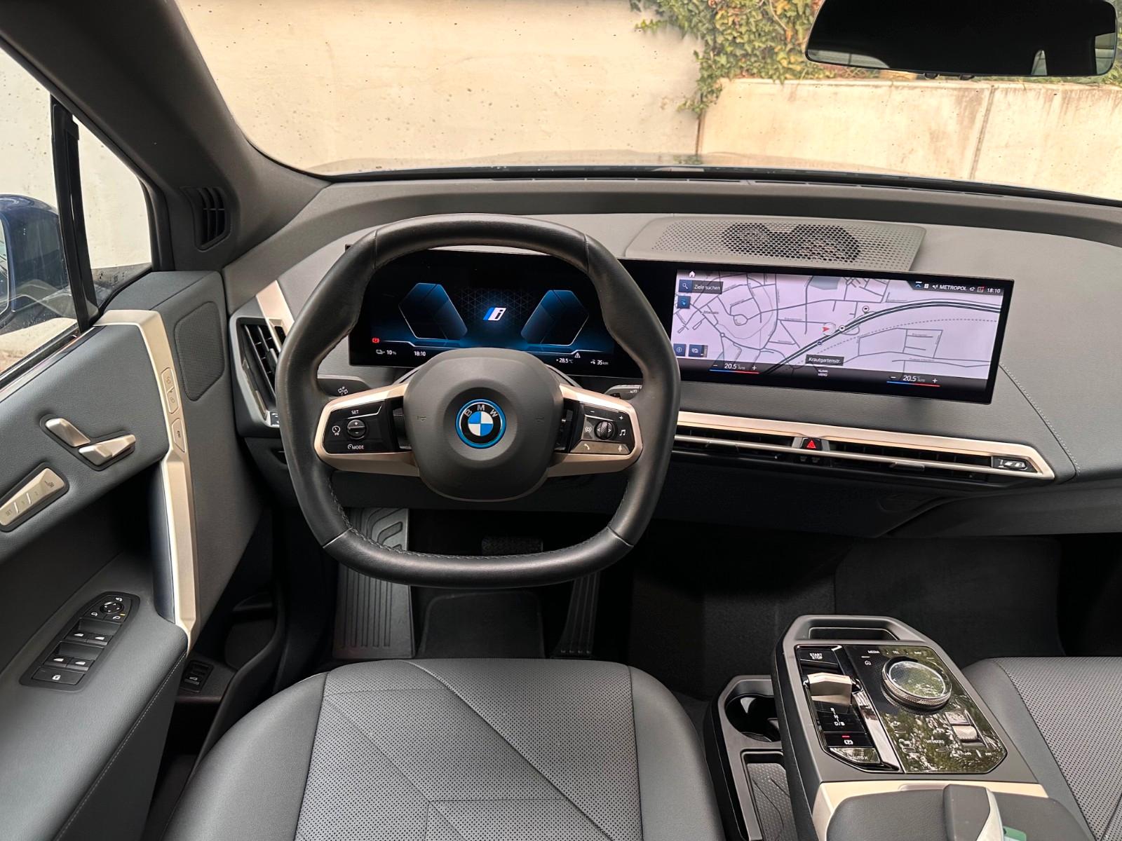 BMW iX xDrive40 M Sport PANO-SKY*AHK*DA-Prof*360°