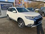Mitsubishi Outlander Top 4WD Glas-Schiebedach 7Sitze - Mitsubishi Outlander mit Diesel-Antrieb: Geländewagen