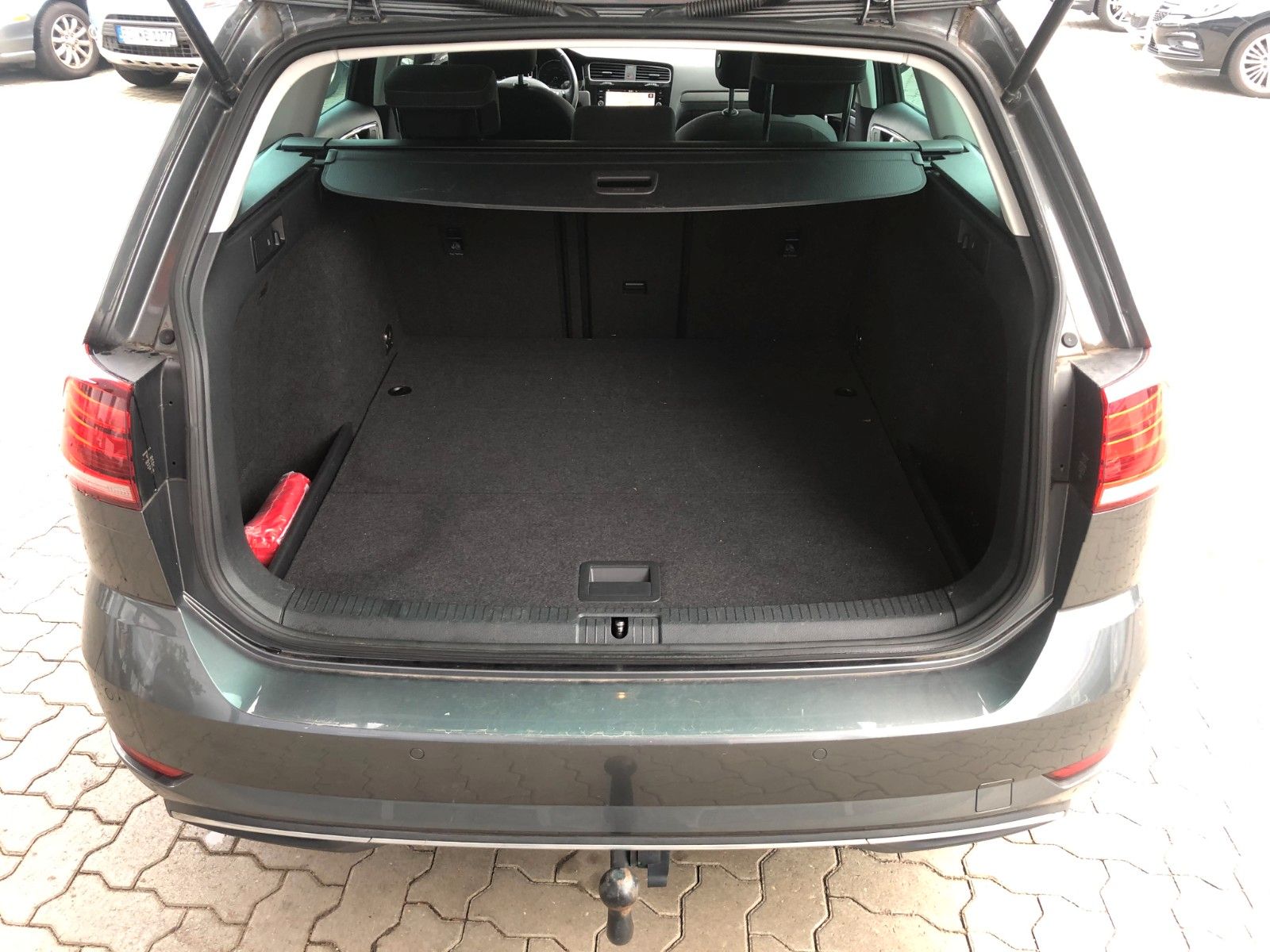 Fahrzeugabbildung Volkswagen Golf VII Variant IQ.DRIVE Seitenschaden