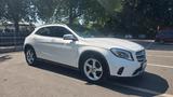 Mercedes-Benz GLA 200 Sport Utility Vehicle mit Panorama Dach - : Geländewagen, Vehicle