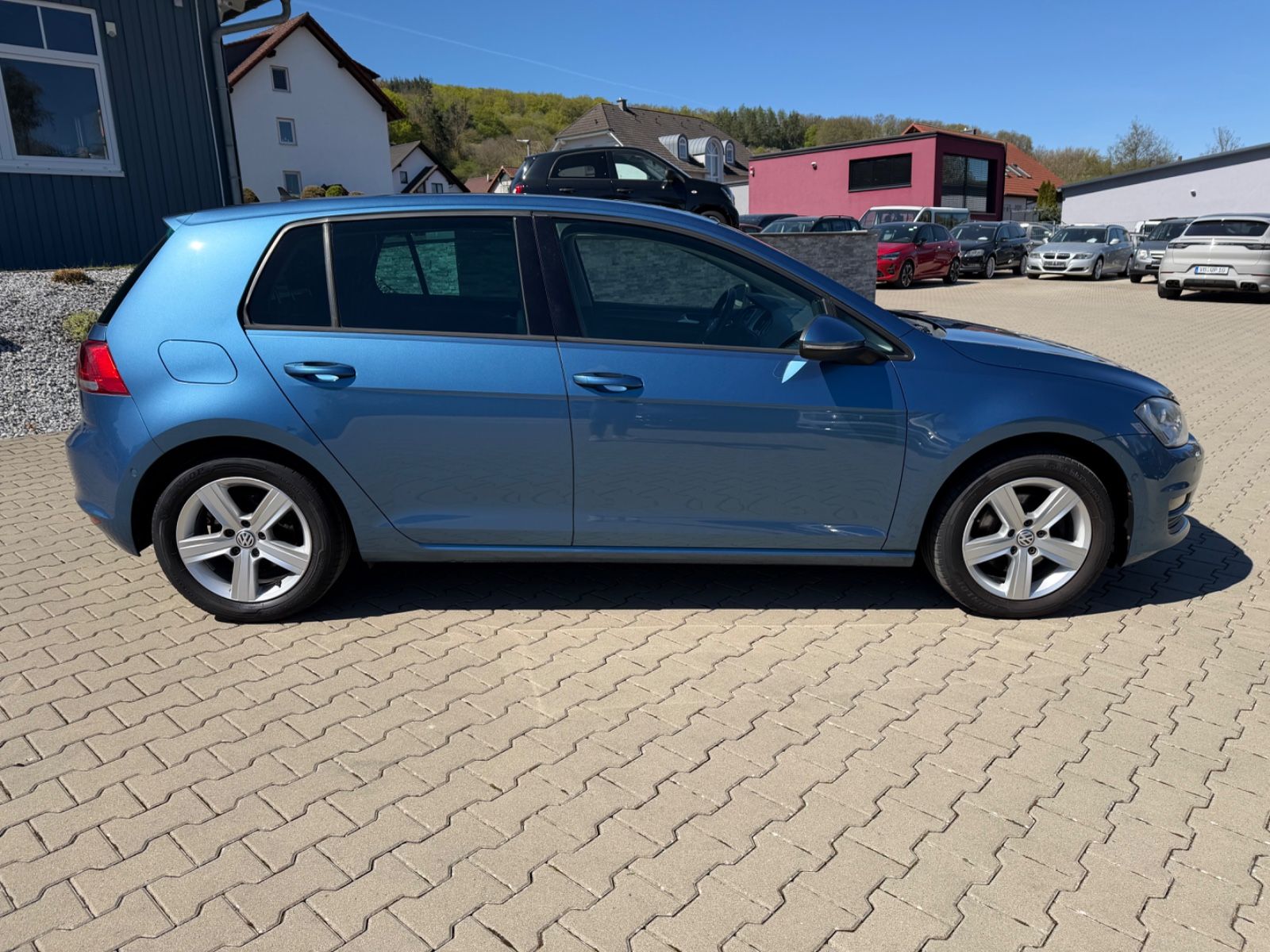 Fahrzeugabbildung Volkswagen Golf VII Lim. Comfortline|Navi|Shz|PDC|2.Hand