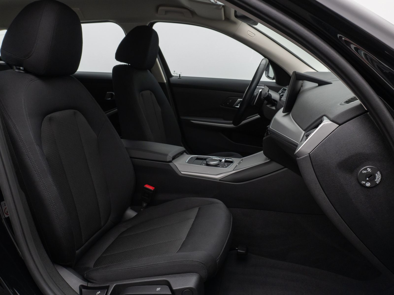 Fahrzeugabbildung BMW 330e DAB CockPit+ Lordos PDC Geschwindigkeitsreg