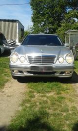 Mercedes-Benz MERCEDES E 240 RAUMWUNDER TOP ZUSTAND TÜV ... - gebrauchte Mercedes-Benz E 240 aus dem Jahr 2001