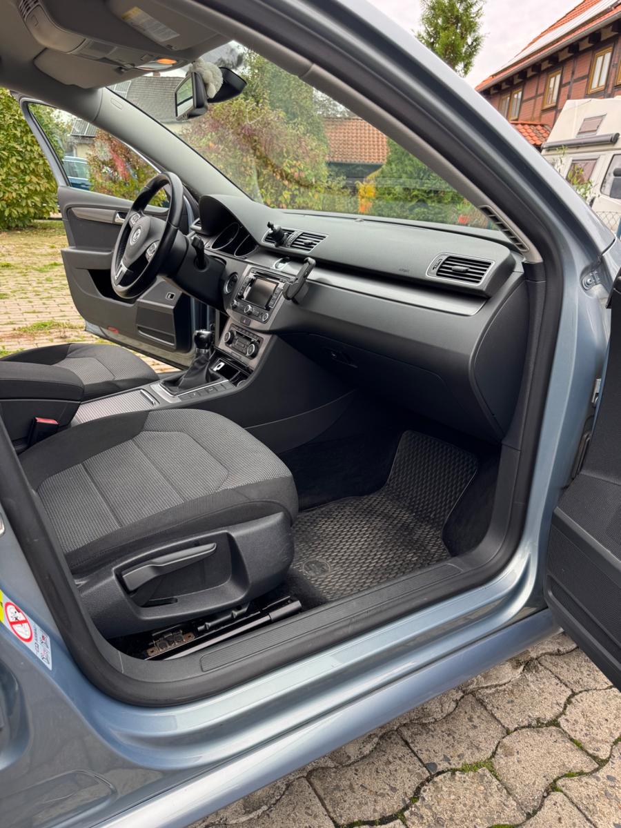 Volkswagen Passat 2011 — photo 13