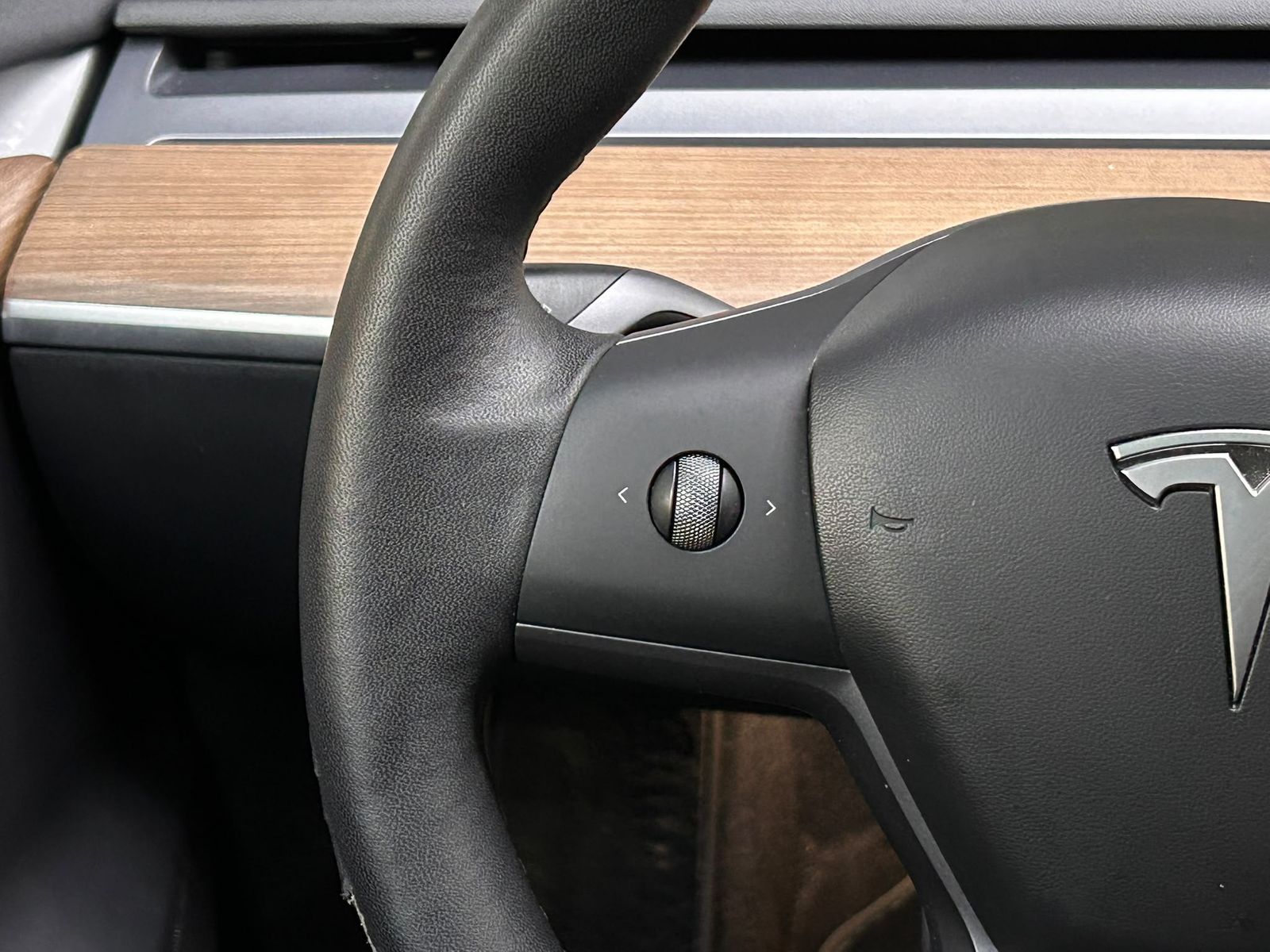 Fahrzeugabbildung Tesla Model 3 Long Range Dual AWD PANO+LED+NAV+SHZ+KAM