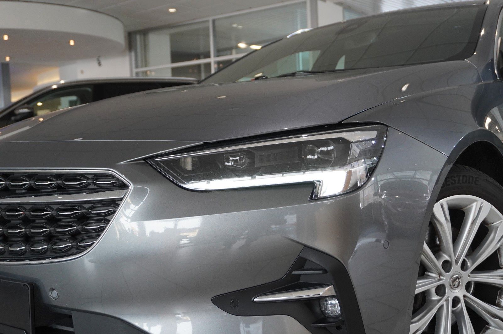 Fahrzeugabbildung Opel Insignia B ST 2.0D ELEGANCE NAVI/SH/KAMERA/SPORT