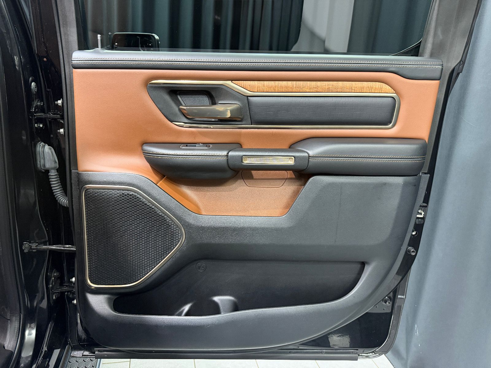 Fahrzeugabbildung Dodge RAM 1500 5.7 HEMI 4x4 Longhorn|AHK|NAVI|PANO