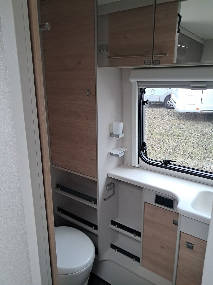 Fahrzeugabbildung Dethleffs Nomad 490 EST Mover, Dachklima, Truma Combi E