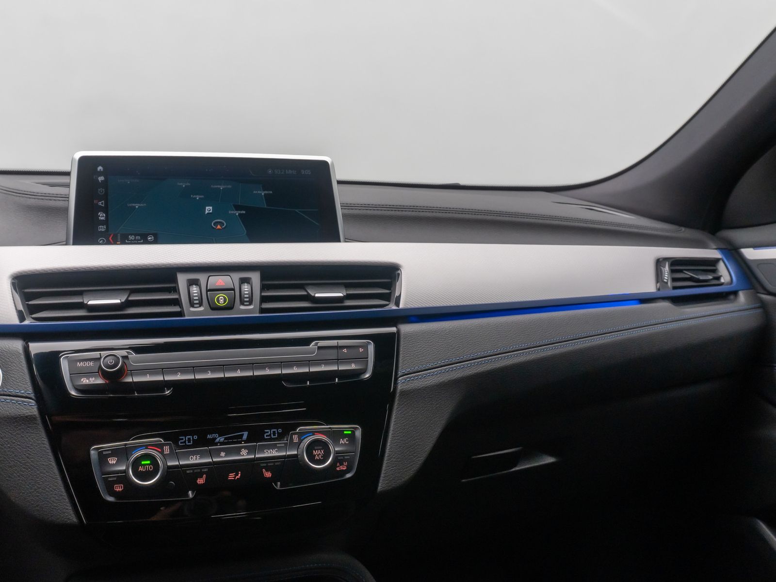 Fahrzeugabbildung BMW X2 sD18i M Sport AHK Kamera GeschwindiReg 19Zoll